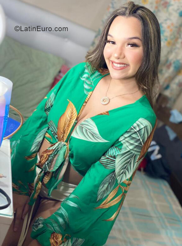 Date this good-looking Brazil girl Thayssa from Manaus BR11344