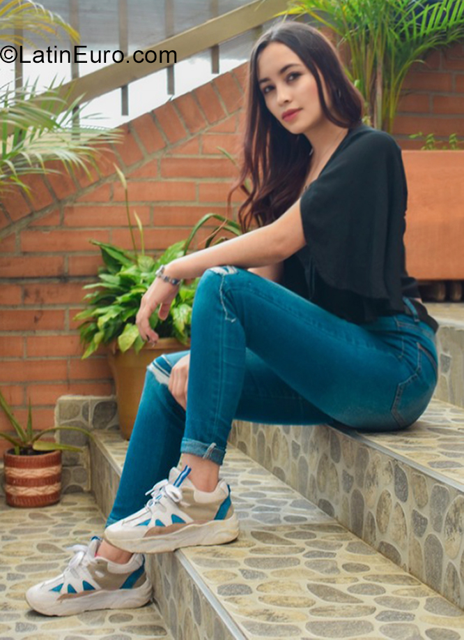 Date this nice looking Colombia girl Elizabeth from Bogota CO30908