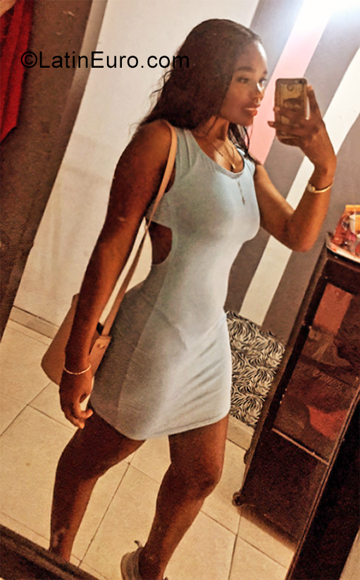 Date this happy Colombia girl Mafe from Bogota CO29723