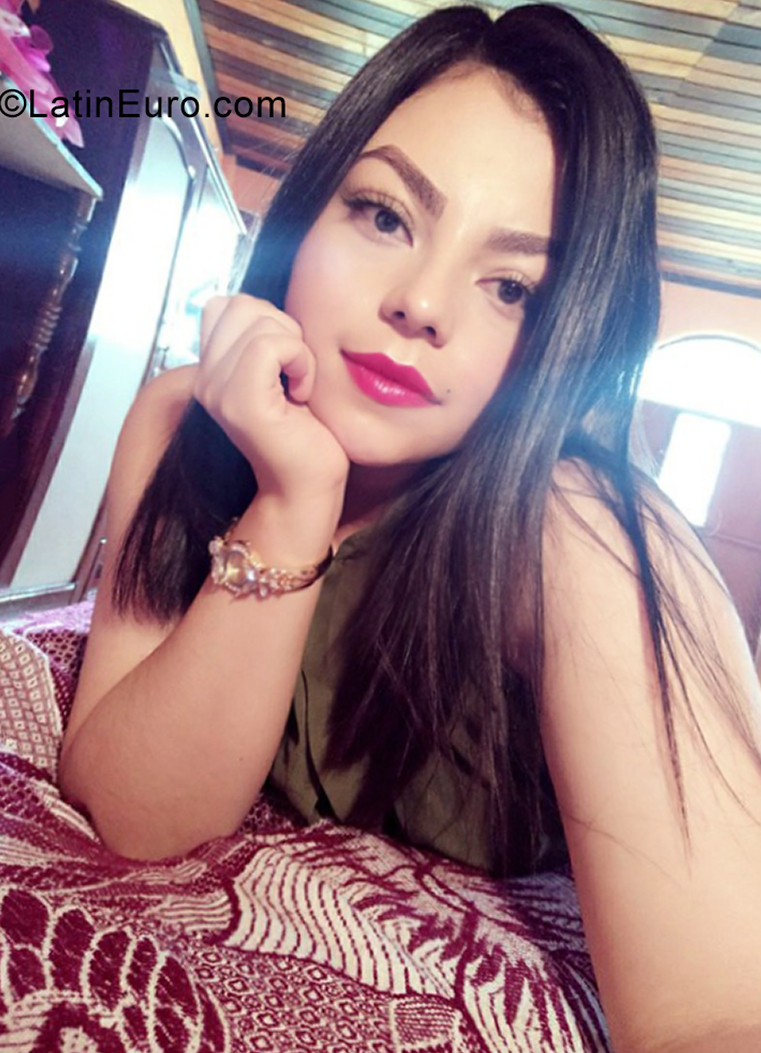 Date this sultry Guatemala girl Gabriela from Guatemala GT178