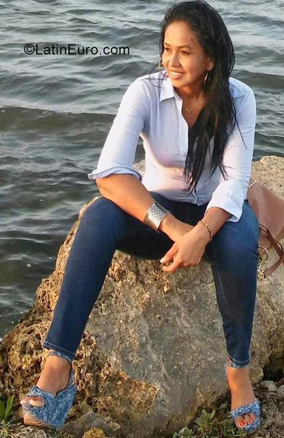 Date this beautiful Colombia girl Everlidis from Cartagena CO29763
