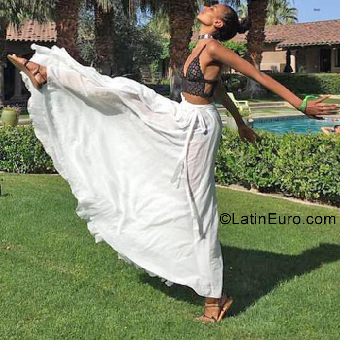 Date this funny Canada girl Mar from  CO29775