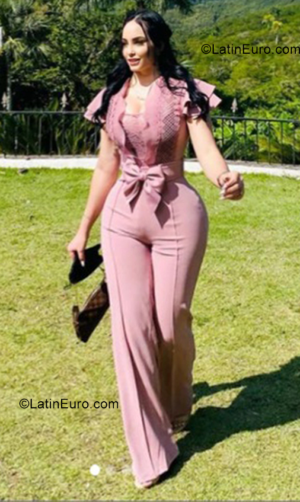 Date this georgeous Dominican Republic girl Carla from Santiago DO39566