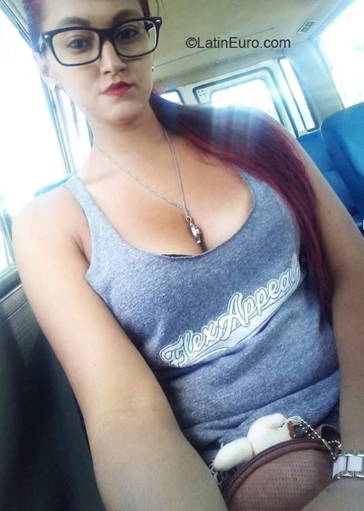 Date this funny Honduras girl Mariana from Tegucigalpa HN2910