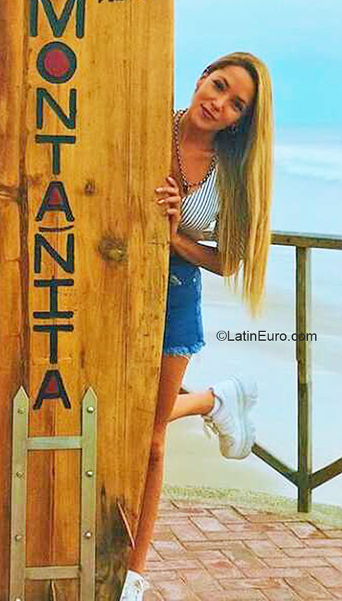 Date this young Argentina girl Marinne from Buenos Aires AR716