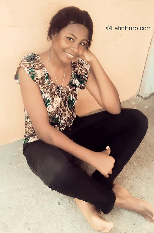 Date this young Dominican Republic girl Rose from Santiago De Los Caballeros DO39609