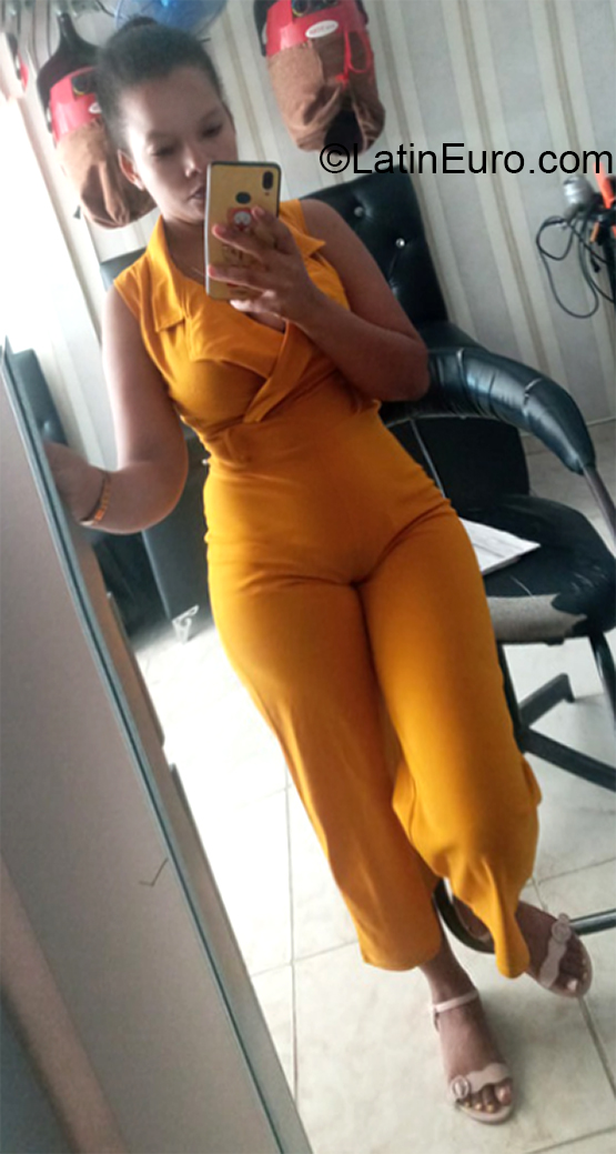 Date this stunning Dominican Republic girl Yeisa from Santo Domingo DO39611