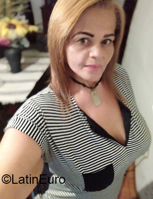 Date this georgeous Venezuela girl Carlina from Valencia VE3848