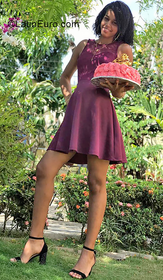 Date this athletic Dominican Republic girl Alaisha from Dajabon DO39657