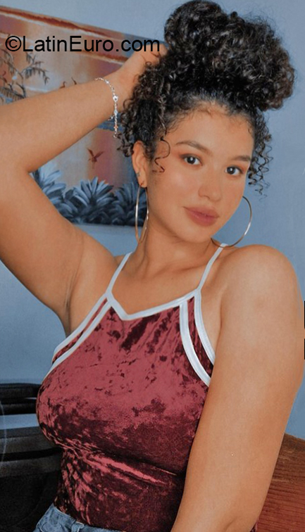 Date this fun Venezuela girl Dangy from Valencia VE3876