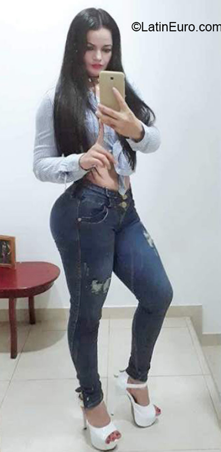 Date this sensual Colombia girl Aura from Palmira CO30181