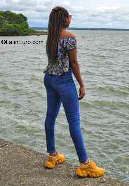 Date this attractive Colombia girl Mar from Cali CO30841