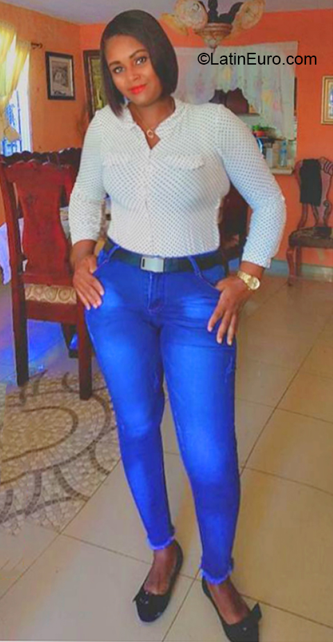 Date this sensual Dominican Republic girl Juana from Santo Domingo DO39678