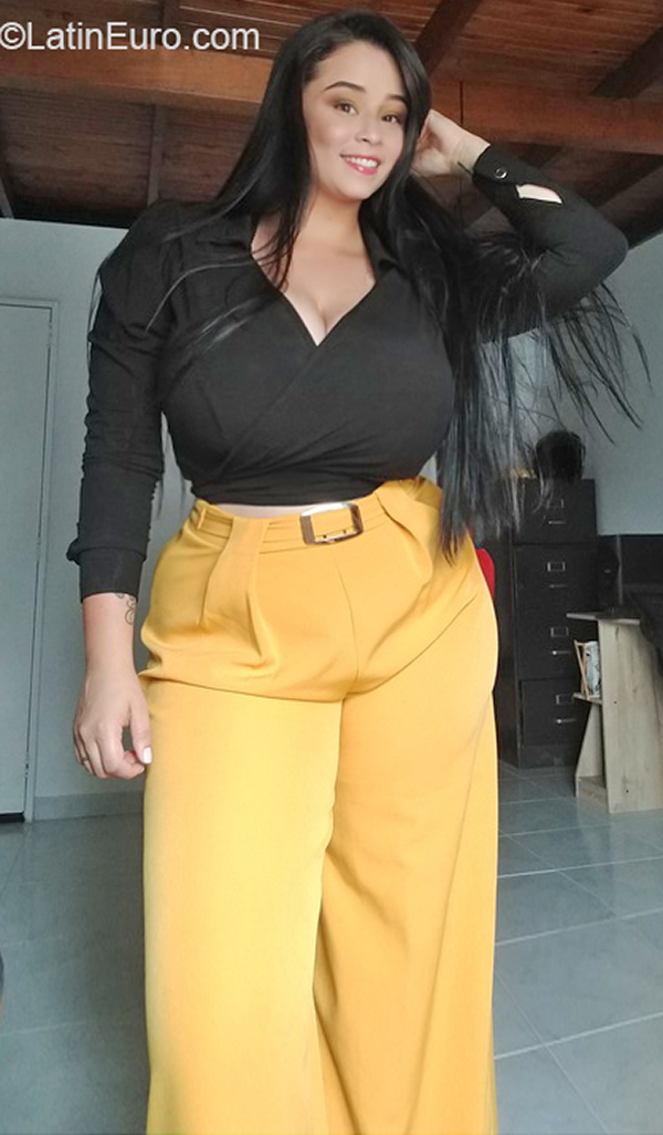 Date this voluptuous Colombia girl Alejandra from Medellin CO33405