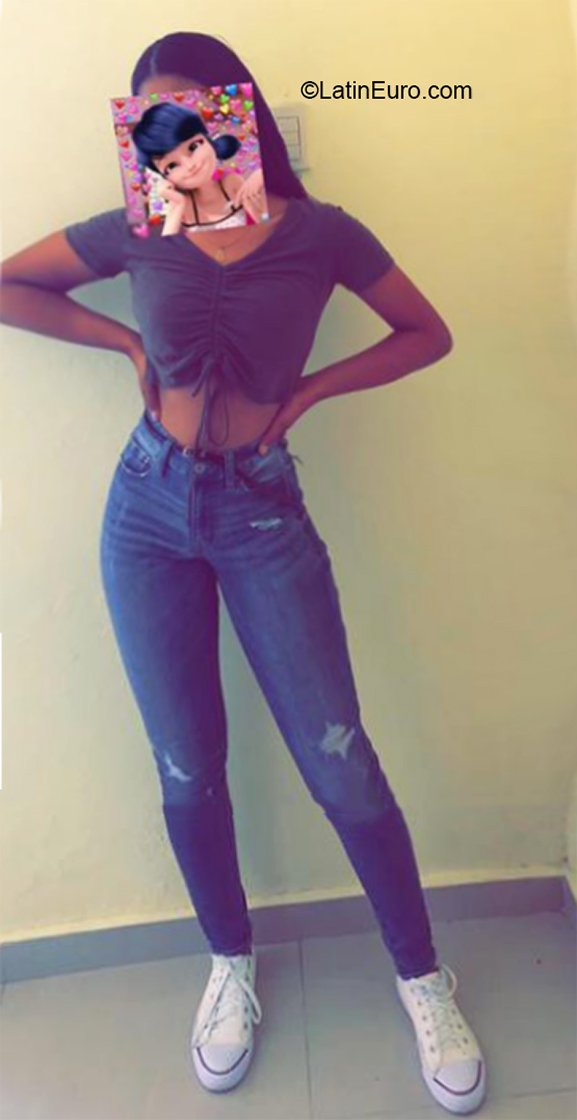 Date this hot Dominican Republic girl CAROL from Barahona DO39697