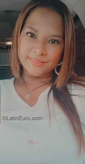 Date this happy Colombia girl Kelly from Cartagena CO30030