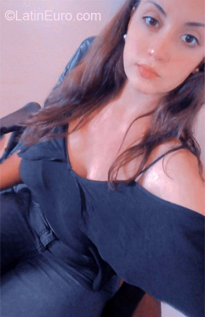 Date this charming Argentina girl Agustina from Buenos Aires AR737