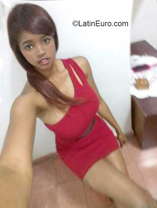 Date this foxy Spain girl Jenifer from Las Palmas ES620