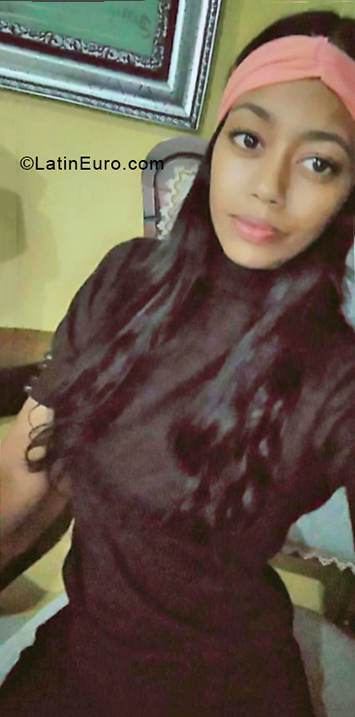 Date this good-looking Dominican Republic girl Alexa Ventura from Santiago DO39772
