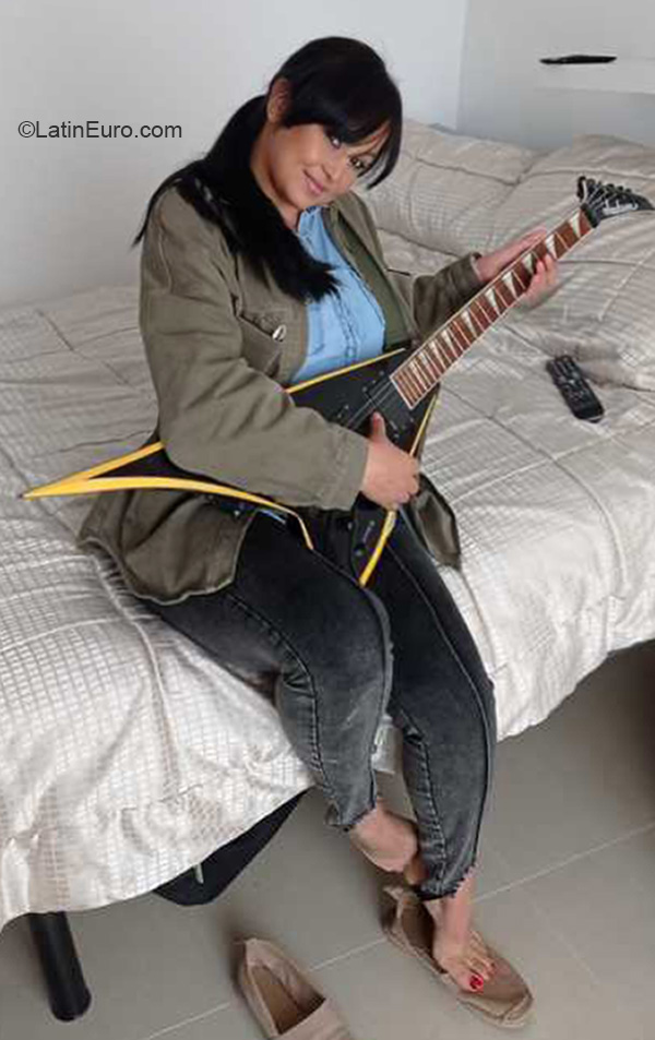 Date this foxy Spain girl Aura from Barcelona ES627