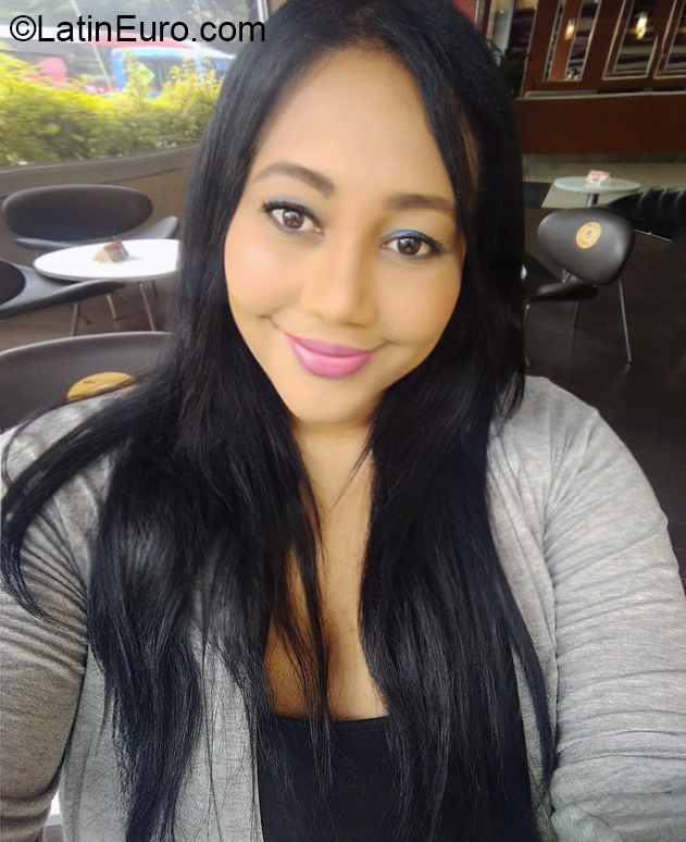 Date this passionate Colombia girl Lorelay from Bogota CO30251