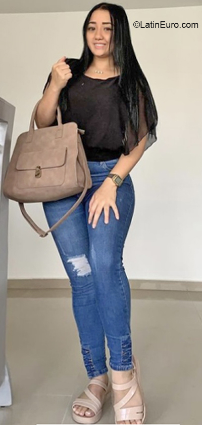 Date this voluptuous Colombia girl Stef from Cali CO30257