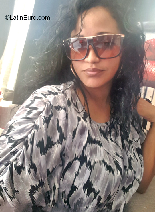 Date this passionate Dominican Republic girl Rose from Santiago DO40180