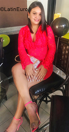 Date this happy Dominican Republic girl Elizabeth from Santiago DO39859