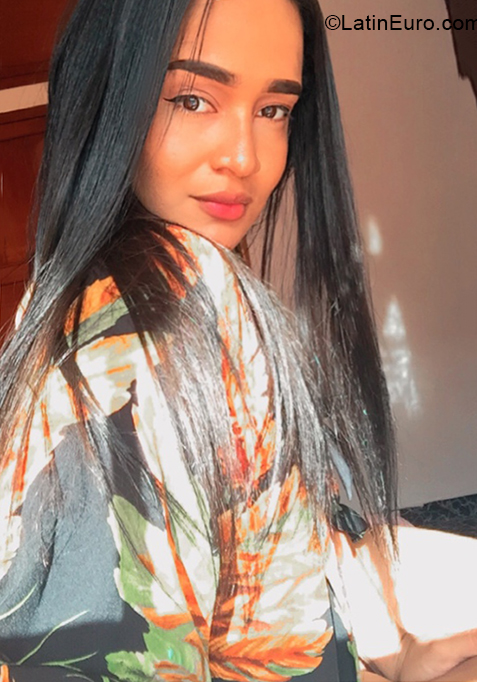 Date this gorgeous Colombia girl Delanis from Cartagena CO30311