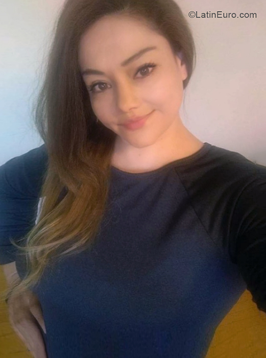 Date this fun Canada girl Sunflower from Toronto CA859