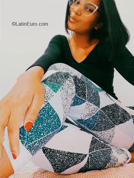 Date this nice looking Colombia girl Yorlyany from Barranquilla CO30419