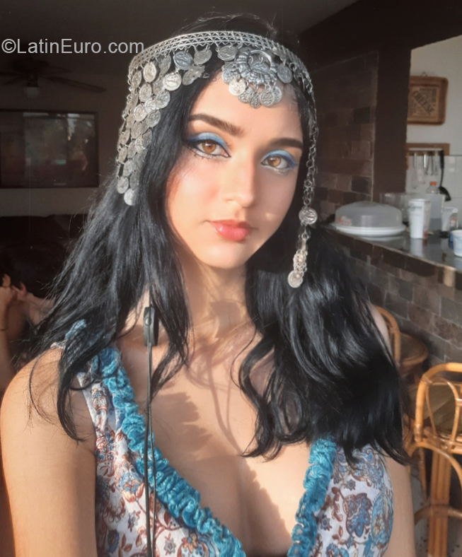 Date this tall Venezuela girl Missa from Margarita VE3968