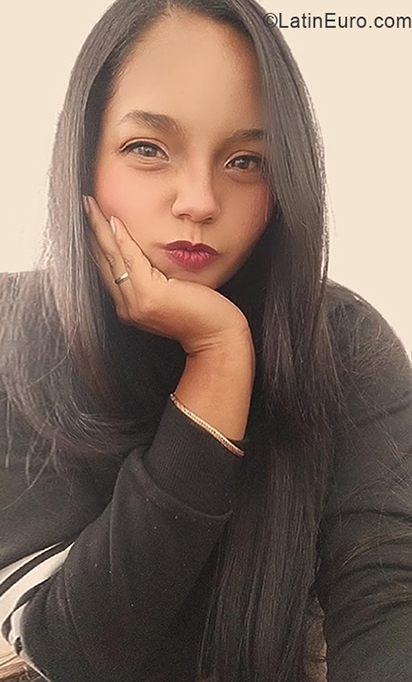 Date this sultry Colombia girl Vanessa from Bogota CO30388