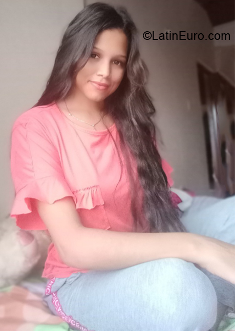 Date this happy Colombia girl Dallana pereira from Santa Marta CO30398