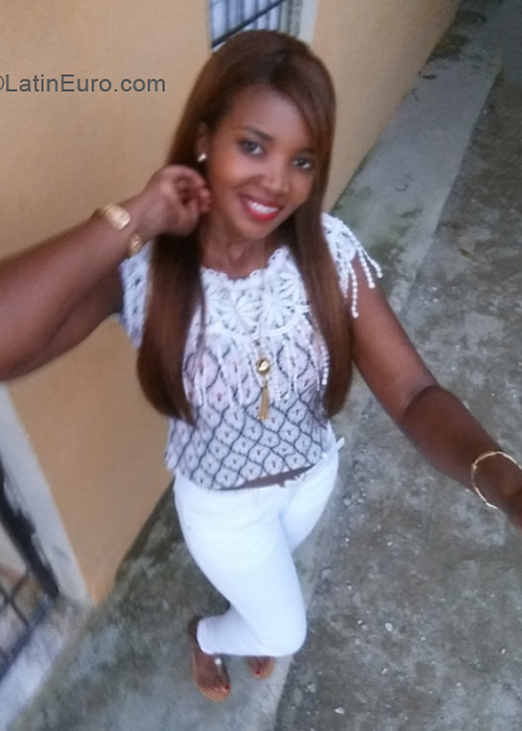 Date this fun Dominican Republic girl Vianka from Santo Domingo DO39936