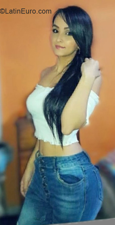 Date this hard body Colombia girl Mar from cali CO30440