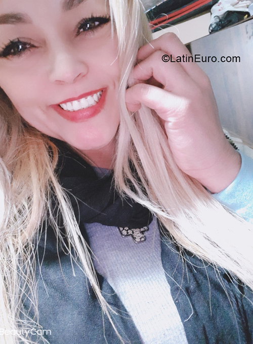 Date this hot Argentina girl Aldana from Buenos Aires AR769