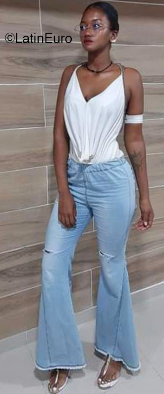 Date this hot Colombia girl Janny from Buenaventura CO30485