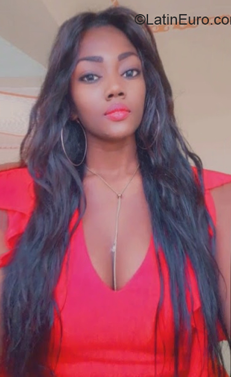 Date this foxy Dominican Republic girl Yasauri from La Romana DO39984