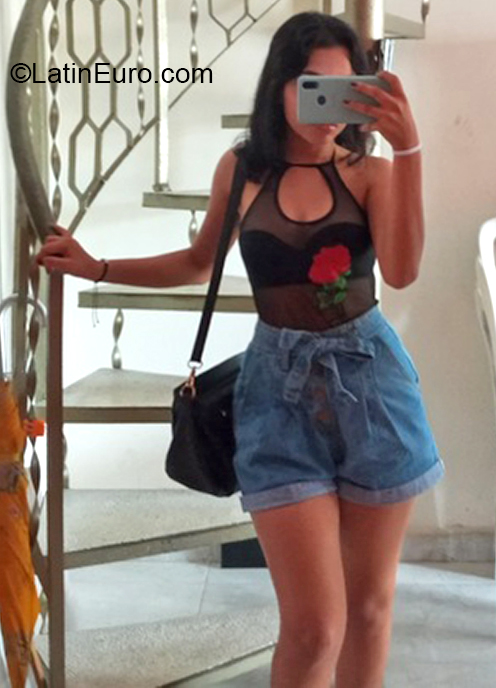 Date this young Colombia girl Angie from Barranquilla CO30529