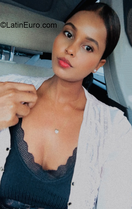 Date this sultry Dominican Republic girl Loren from Santo Domingo DO39994