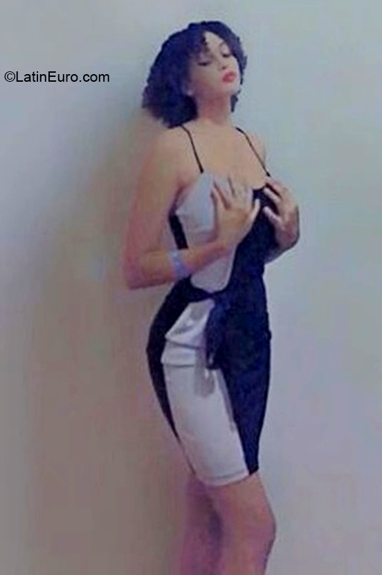 Date this passionate Dominican Republic girl Elianny from Santo Domingo DO39995