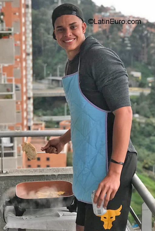 Date this exotic Colombia man Harrinson from Bogota CO30562