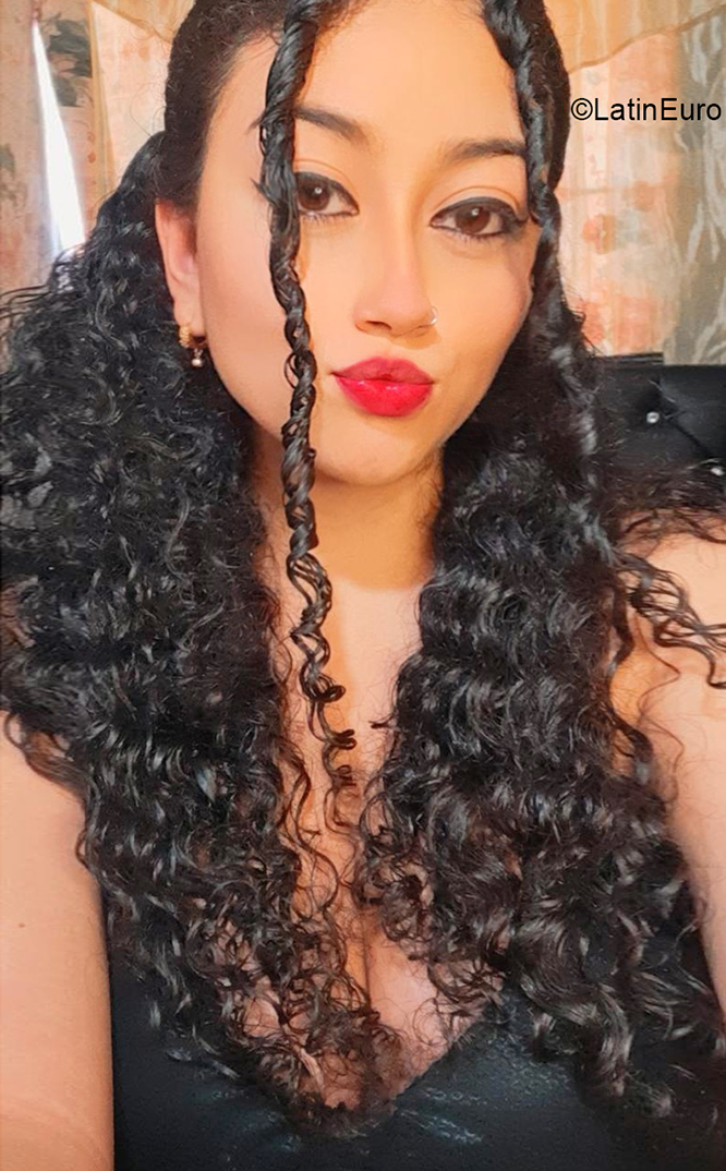 Date this hot Colombia girl Fernanda from Cali CO30564