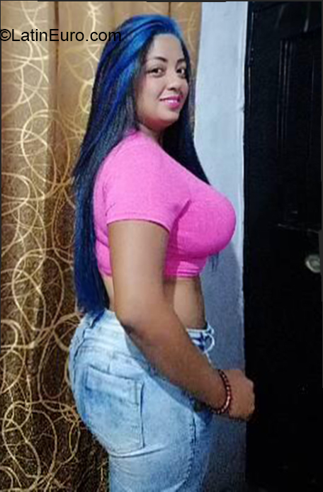 Date this young Colombia girl Yessi from Buga CO30572