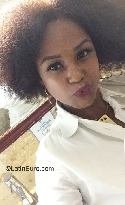 Date this voluptuous Dominican Republic girl Esther from Santo Domingo DO40019