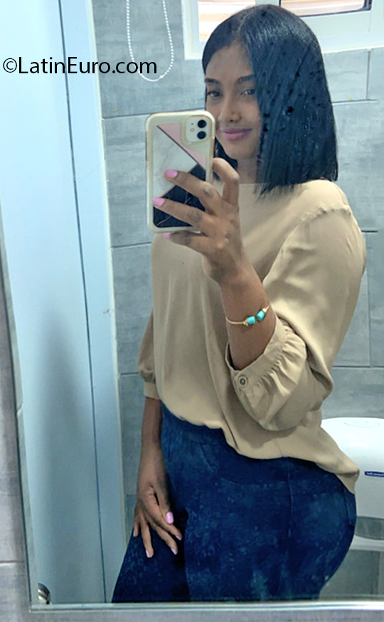 Date this pretty Dominican Republic girl Yismel from Santo Domingo DO40038