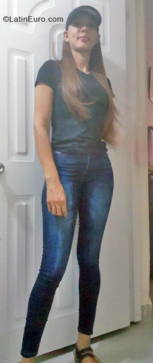 Date this exotic Dominican Republic girl Yanira from Santo Domingo DO40049