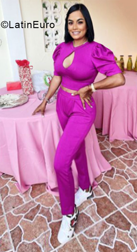 Date this foxy Dominican Republic girl Yanny from Puerto Plata DO40051