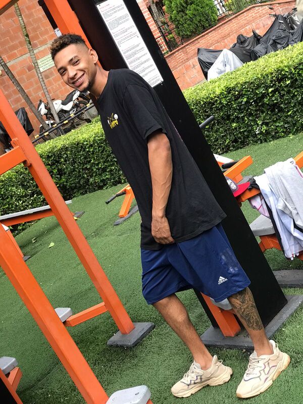 Date this athletic Colombia man Carlos andres m from Medellin CO30651